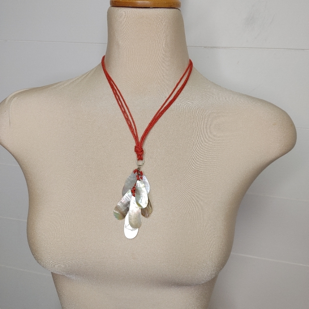The Earth Collection shell necklace O/S